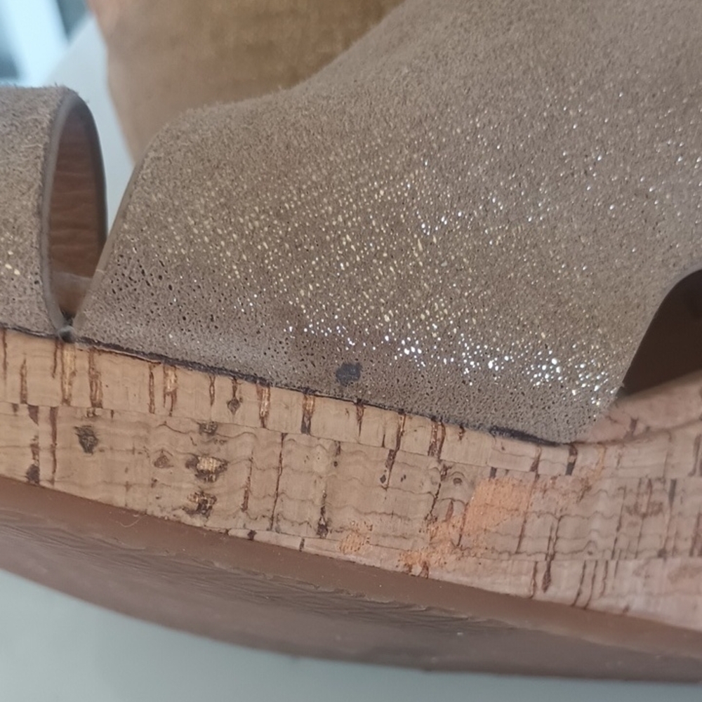 Donald J. Pliner Women's Gold Sandals. Priced to Sell! - Picture 5 of 5